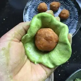 Make The pine balls, the yellow pack step 10