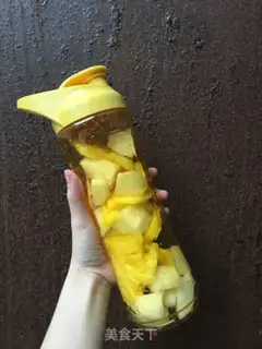 Make Pineapple Sydney juice step 1