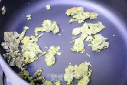 Make Fried eggs step 5