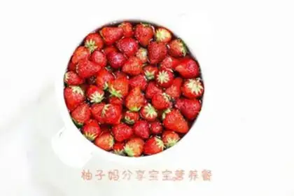 Make Homemade strawberry sauce step 0