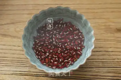 Make Red bean powdered pork soup step 1