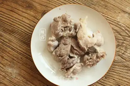 Make Red bean powdered pork soup step 2