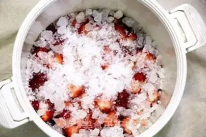 Make Homemade strawberry sauce step 6