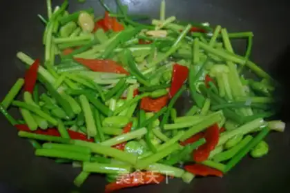 Make Garlic fried beans step 4