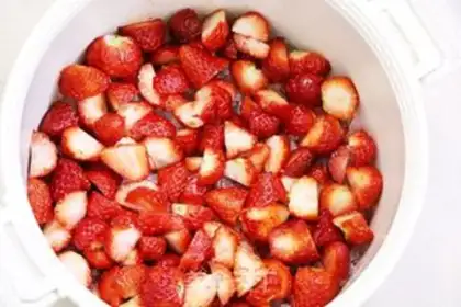 Make Homemade strawberry sauce step 7