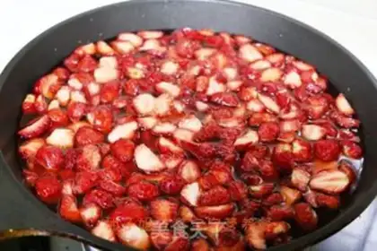 Make Homemade strawberry sauce step 10