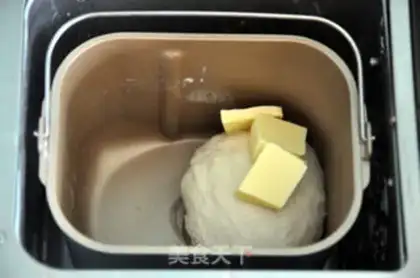 Make Fruit sandwich step 1