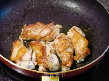 Make Onion burning chicken wings step 5