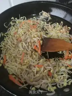 Make Scrambled green bean sprouts step 3