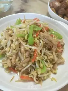 Make Scrambled green bean sprouts step 4