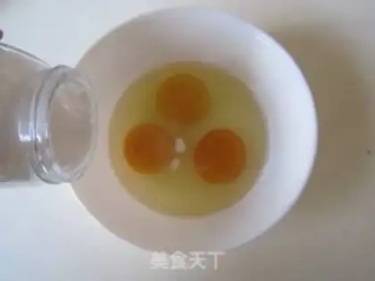 Make Scrambled eggs step 1