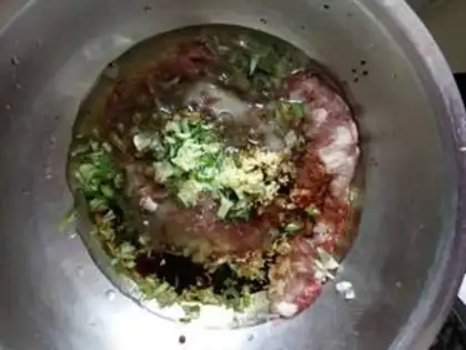 Make Green pepper carrots and pork step 1