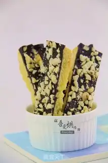 Make Peanut chocolate crackers step 6