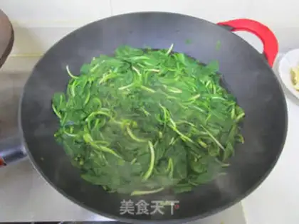 Make Maran head pine leaf rolls step 4