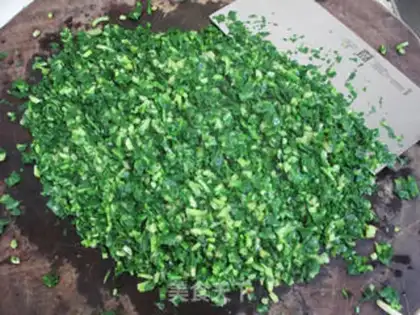 Make Maran head pine leaf rolls step 5