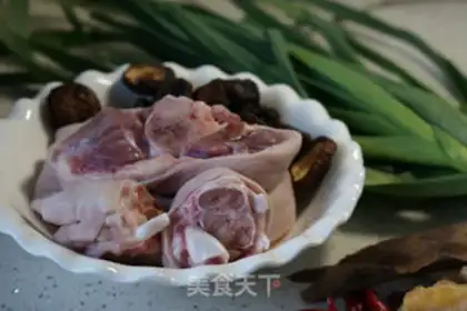 Make Soy sauce and pig hoof step 0