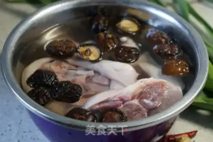 Make Soy sauce and pig hoof step 1