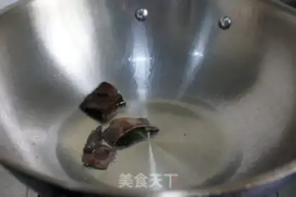 Make Soy sauce and pig hoof step 2