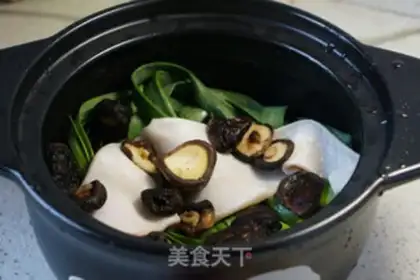 Make Soy sauce and pig hoof step 4