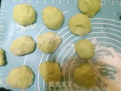 Make Frog bread step 3