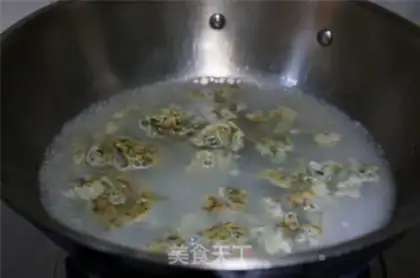Make Scrumptious egg gravy soup step 6