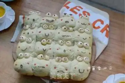 Make Frog bread step 6