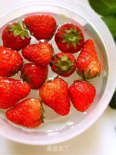Make Mint strawberry shake step 1