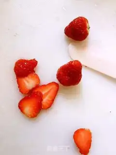Make Mint strawberry shake step 2