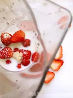 Make Mint strawberry shake step 3