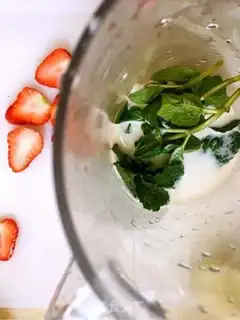 Make Mint strawberry shake step 4