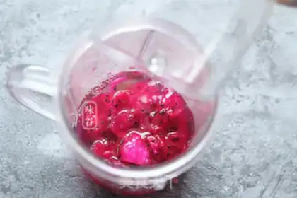 Make Flamingo milk juice step 4