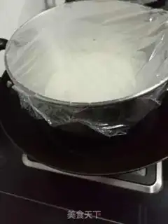 Make Cotton sugar, gold and milk pack step 1