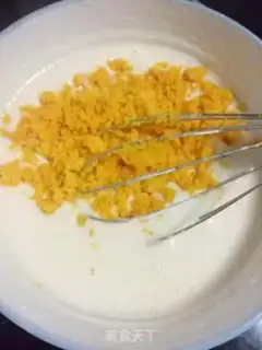 Make Cotton sugar, gold and milk pack step 7