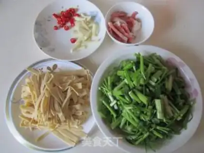 Make A thousand pieces of celery step 0