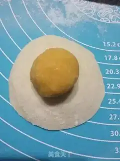 Make Cotton sugar, gold and milk pack step 11
