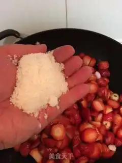 Make Big granule strawberry sauce step 2