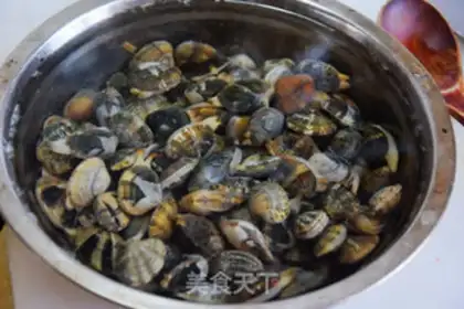 Make Flower clam soup noodles step 0