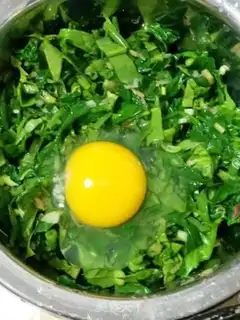 Make Spinach egg box step 4
