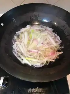 Make Onion noodles step 0