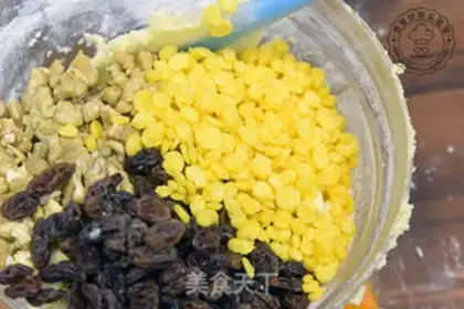 Make raisin corn crackers step 4