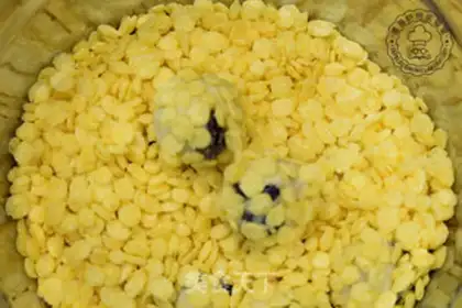 Make raisin corn crackers step 6