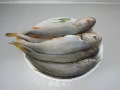 Make The yellow fish step 1