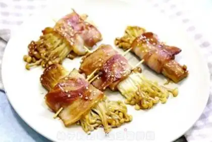 Make Gin and mushroom bacon rolls step 5
