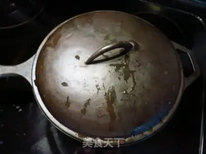 Make Iron pot pork rice step 2