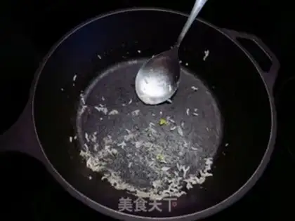 Make Iron pot pork rice step 4