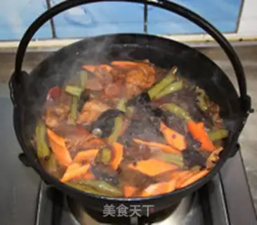 Make Iron-pot chops, bean horn noodles step 9