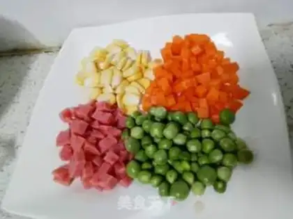 Make Pineapple rice step 1
