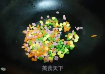 Make Pineapple rice step 3