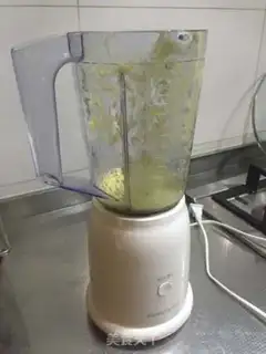 Make Fresh pineapple juice step 1