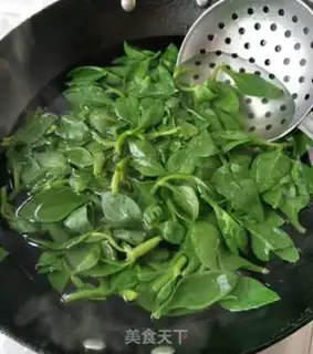 Make Seven leaves in the sand step 2
